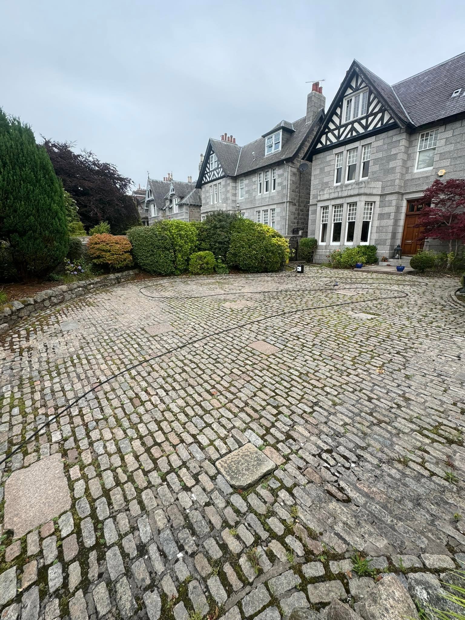 Granite mansion cobbled courtyard driveway before cleaning